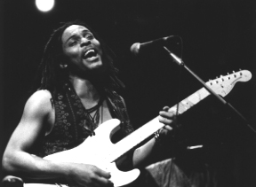 Majek Fashek - Please wait a few moments for download.